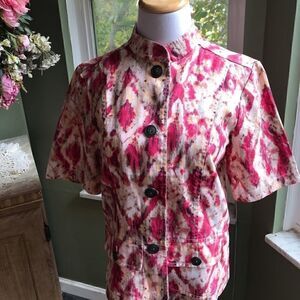 NWT Size S (Size 4) Chico’s Pink Button Up Short Sleeve Top!!